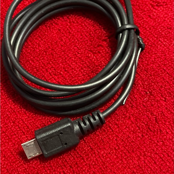 NEW LH-101 Black Car FM Transmitter with Charging Cable - Picture 9 of 11